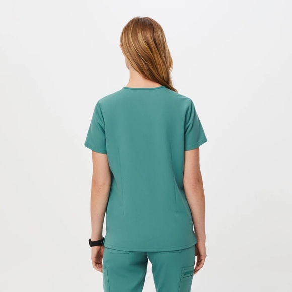 FIGS Casma Three Pocket Scrub Top (FW1100) | Cactus | Small | Green - Picture 3 of 7
